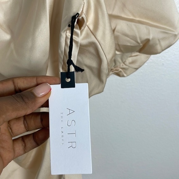 NWT ASTR Satin Balloon Puff Sleeve Top - Picture 7 of 11